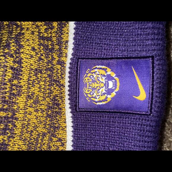 Nike LSU Tigers Purple Sideline Logo Cuffed Knit Hat with Pom Sample - Picture 2 of 11